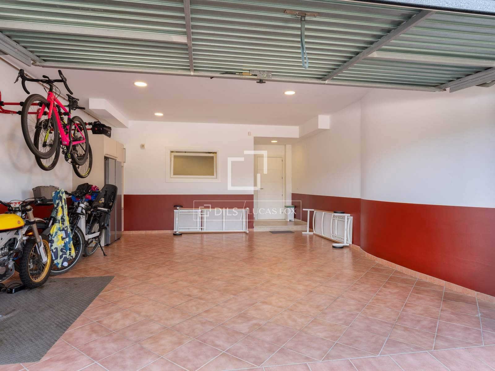 5 slaapkamer Villa te koop in Mont-ras met zwembad garage - € 1.275.000 (Ref: 9819300)