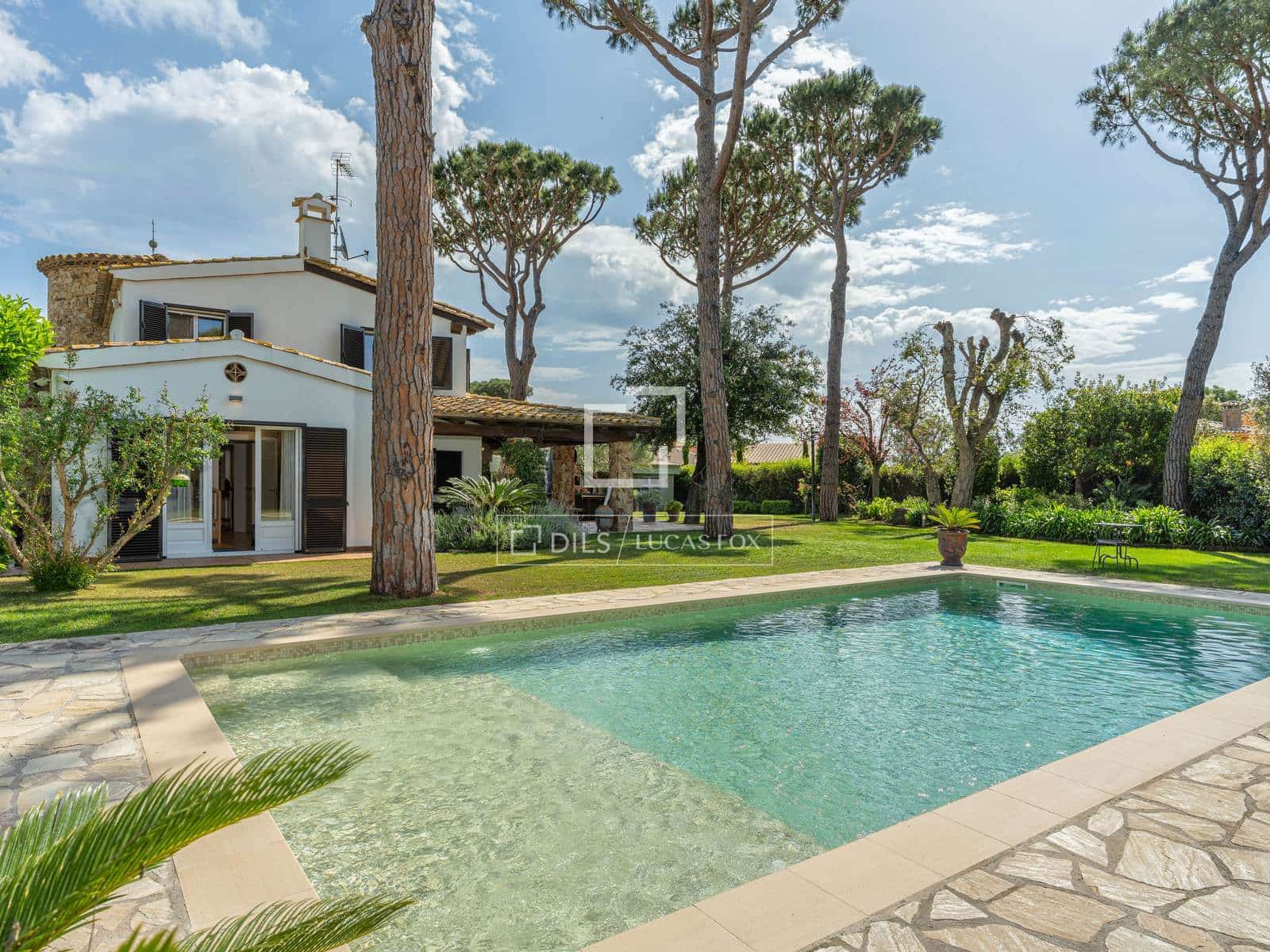 5 slaapkamer Villa te koop in Mont-ras met zwembad garage - € 1.275.000 (Ref: 9819300)