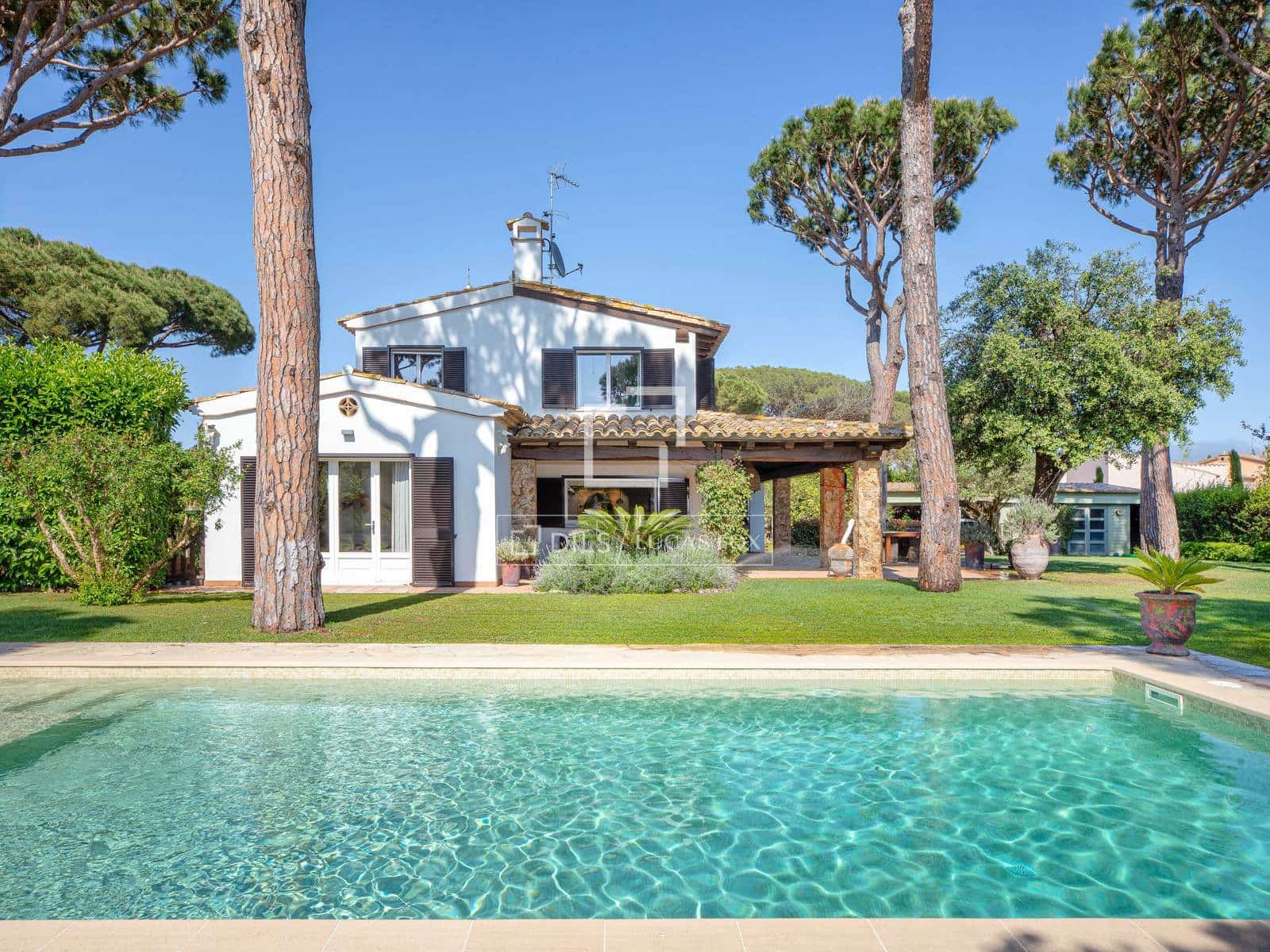 5 slaapkamer Villa te koop in Mont-ras met zwembad garage - € 1.275.000 (Ref: 9819300)