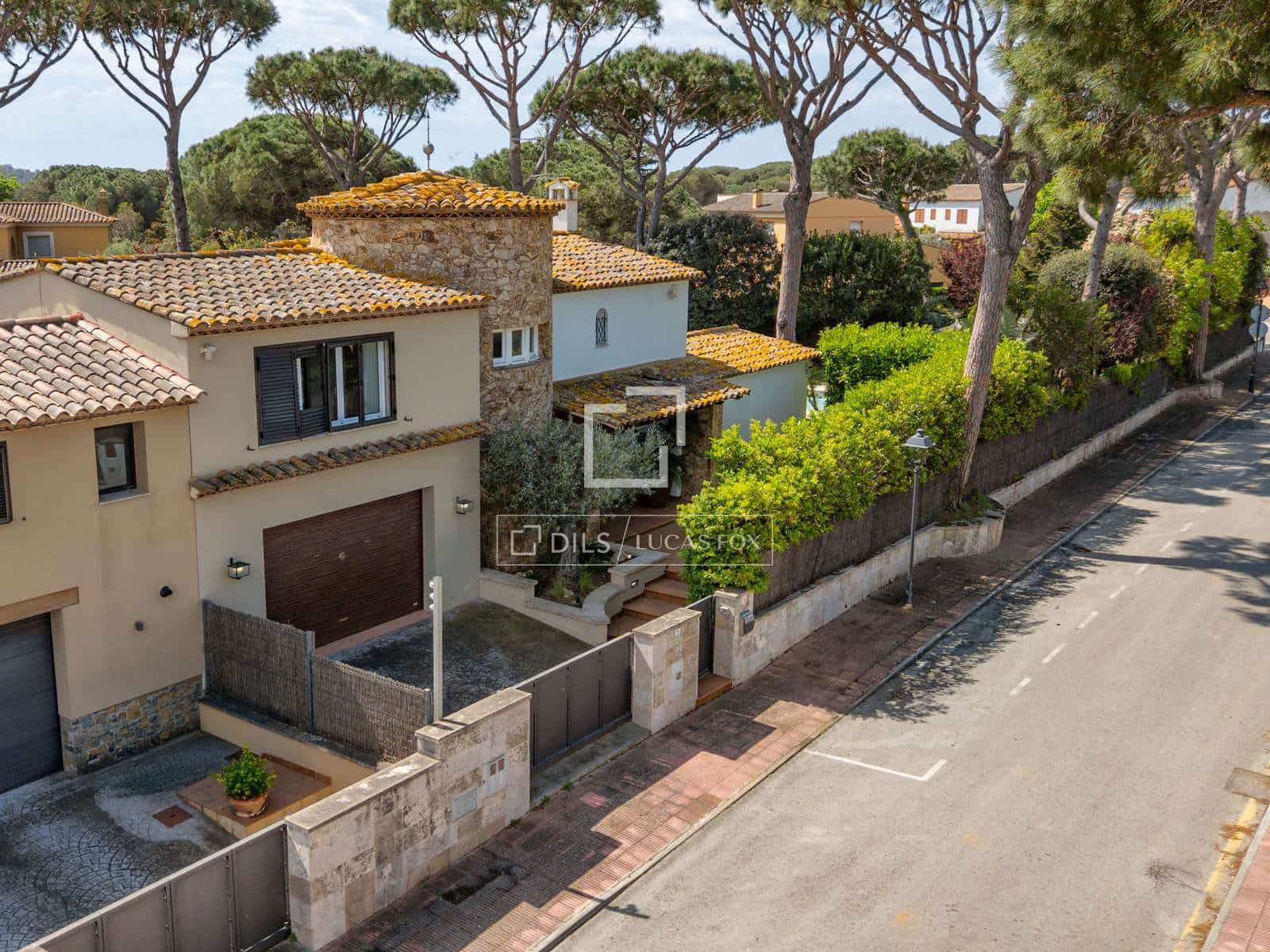 5 slaapkamer Villa te koop in Mont-ras met zwembad garage - € 1.275.000 (Ref: 9819300)