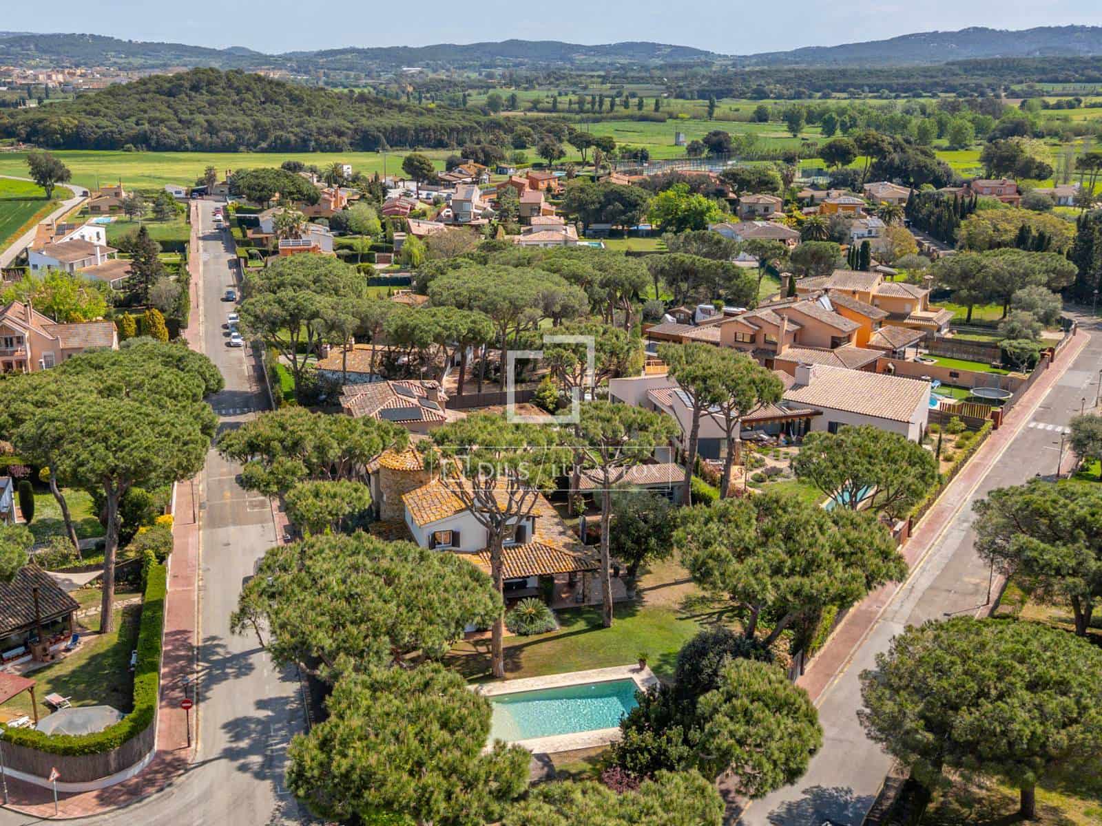 5 slaapkamer Villa te koop in Mont-ras met zwembad garage - € 1.275.000 (Ref: 9819300)