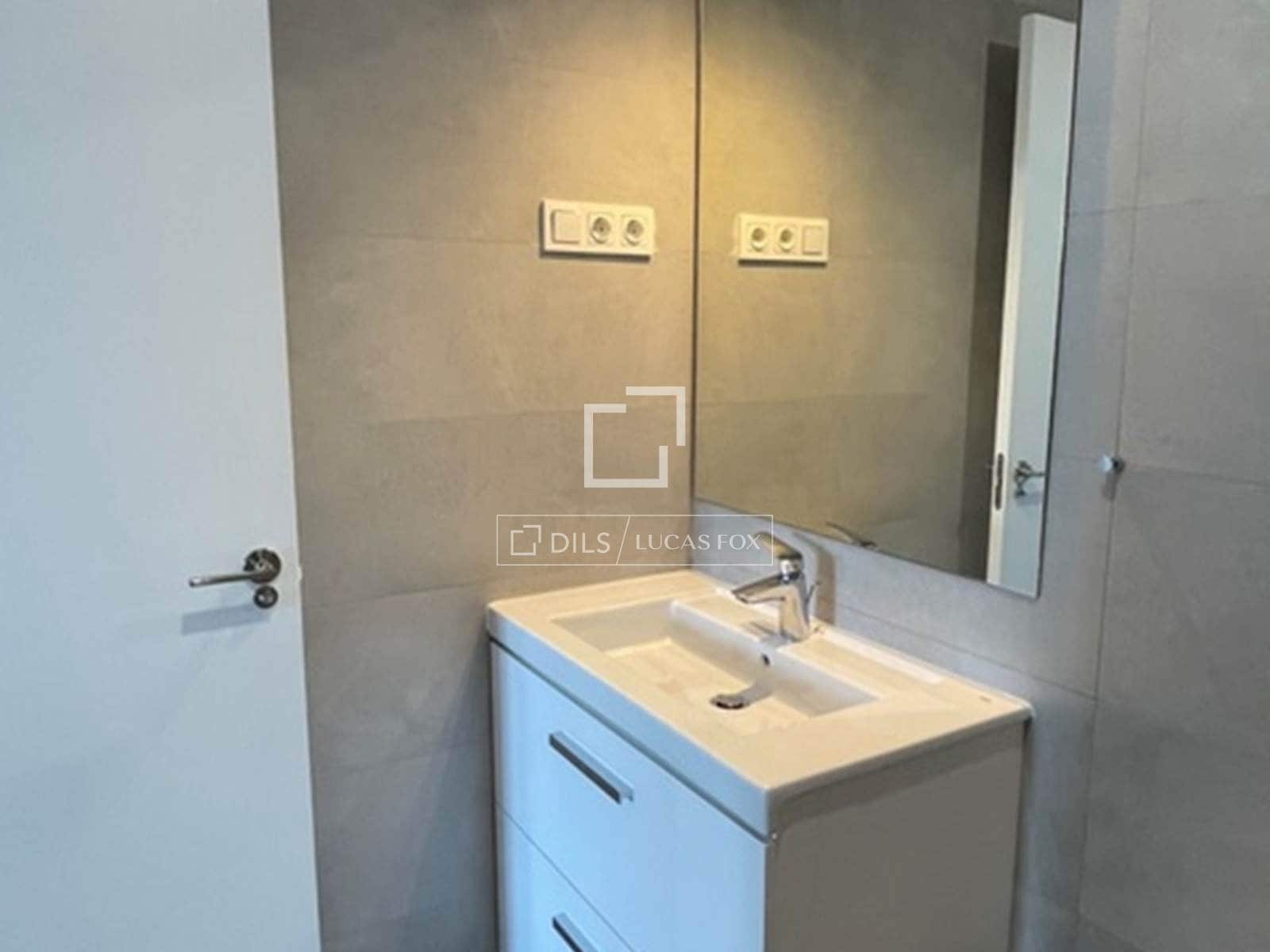 2 soverom Leilighet til leie i Malaga by med svømmebasseng garasje - € 1 700 (Ref: 9819301)