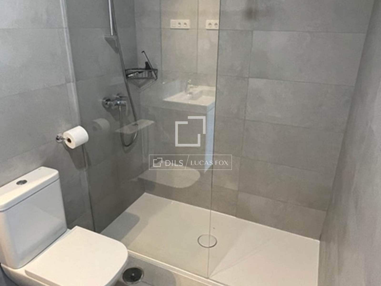 2 soverom Leilighet til leie i Malaga by med svømmebasseng garasje - € 1 700 (Ref: 9819301)