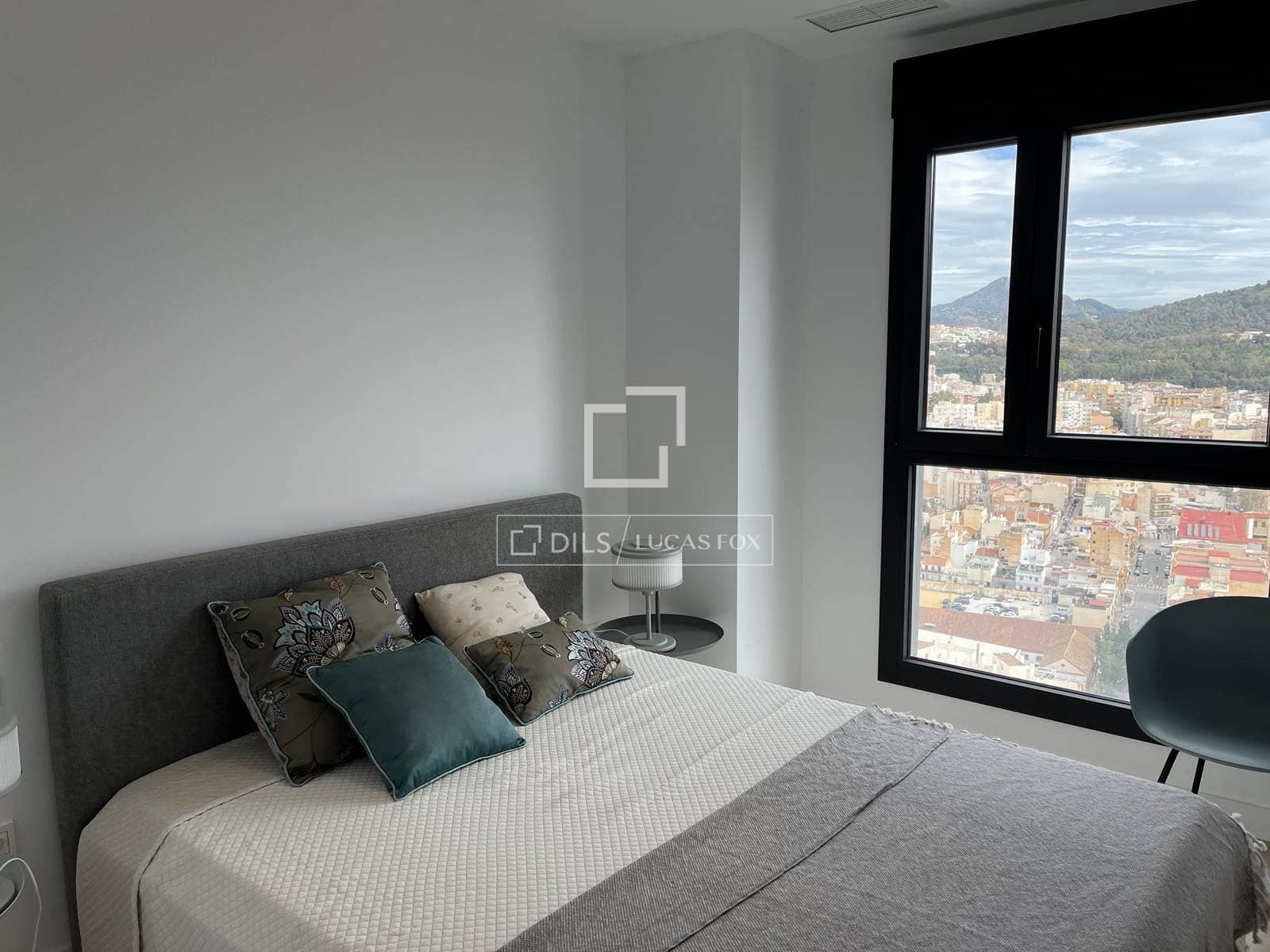 2 soverom Leilighet til leie i Malaga by med svømmebasseng garasje - € 1 700 (Ref: 9819301)