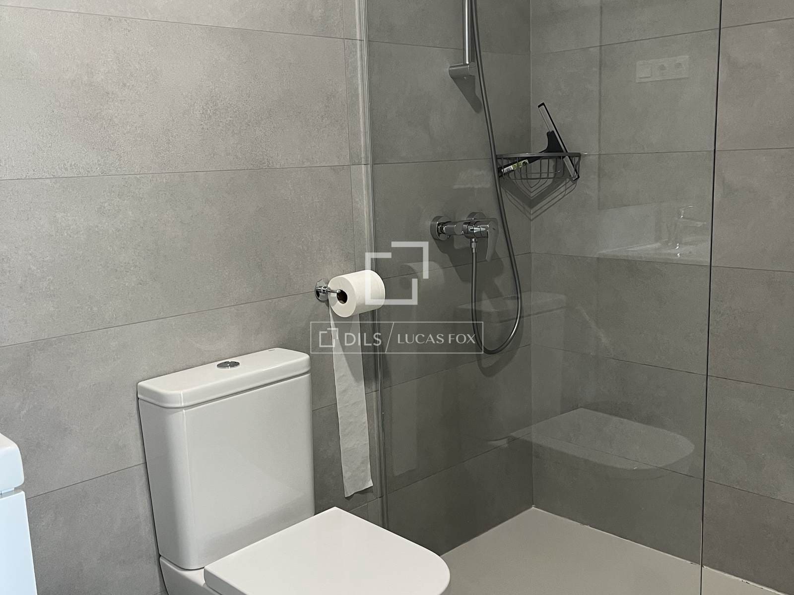 2 soverom Leilighet til leie i Malaga by med svømmebasseng garasje - € 1 700 (Ref: 9819301)