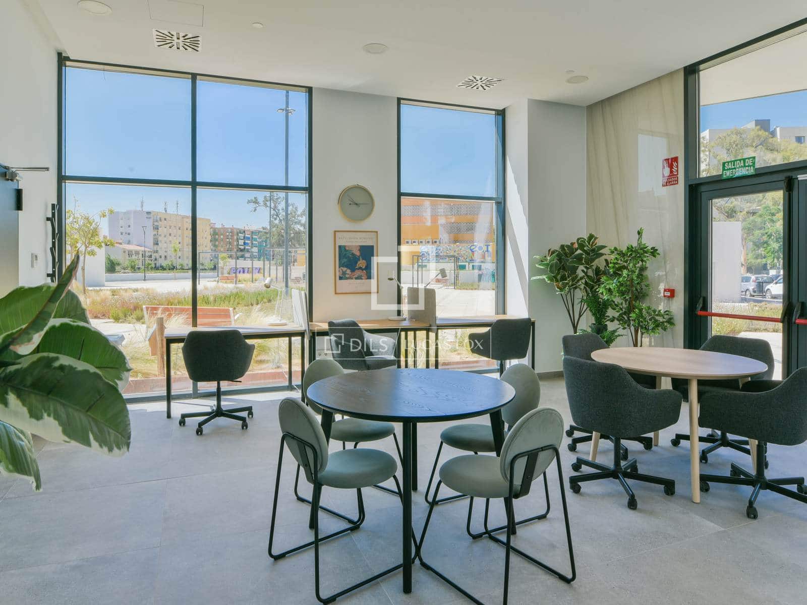2 soverom Leilighet til leie i Malaga by med svømmebasseng garasje - € 1 700 (Ref: 9819301)