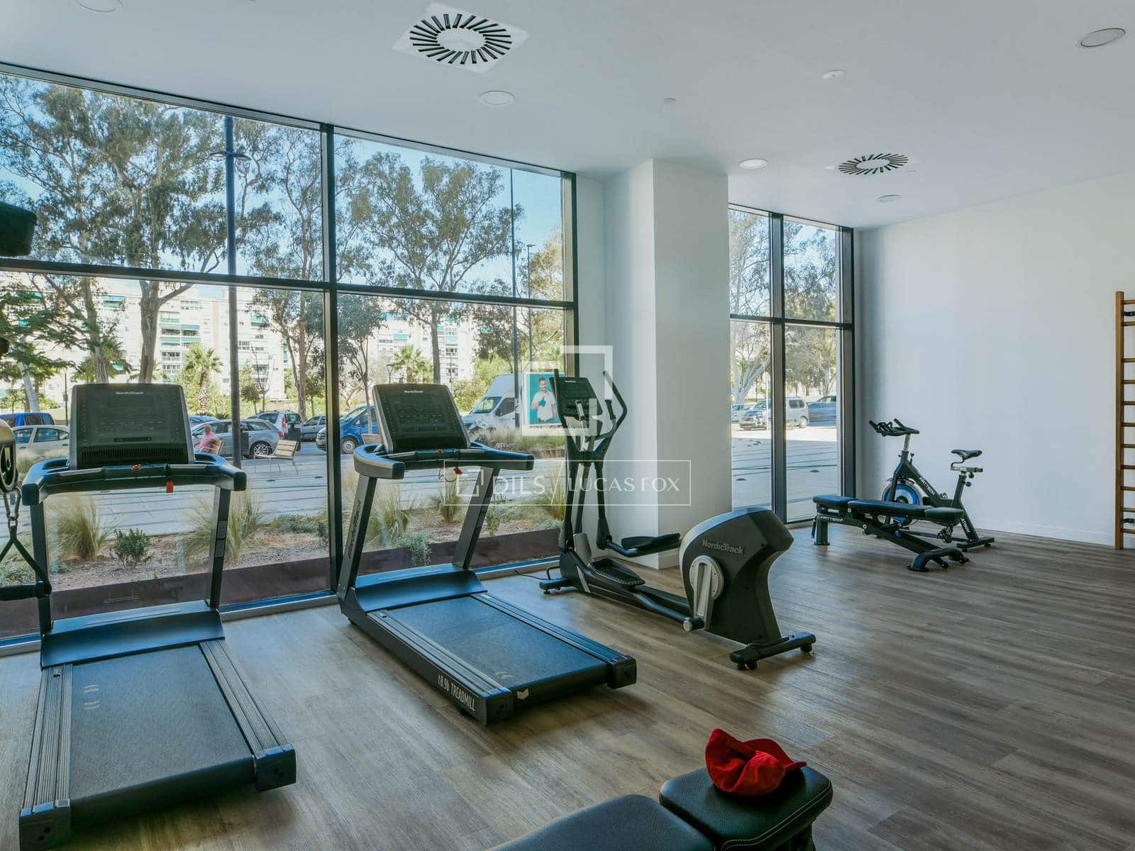 2 soverom Leilighet til leie i Malaga by med svømmebasseng garasje - € 1 700 (Ref: 9819301)