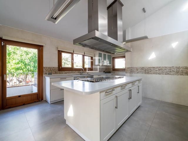 7 slaapkamer Villa te koop in San Sebastián de los Reyes met zwembad garage - € 2.100.000 (Ref: 9819553)