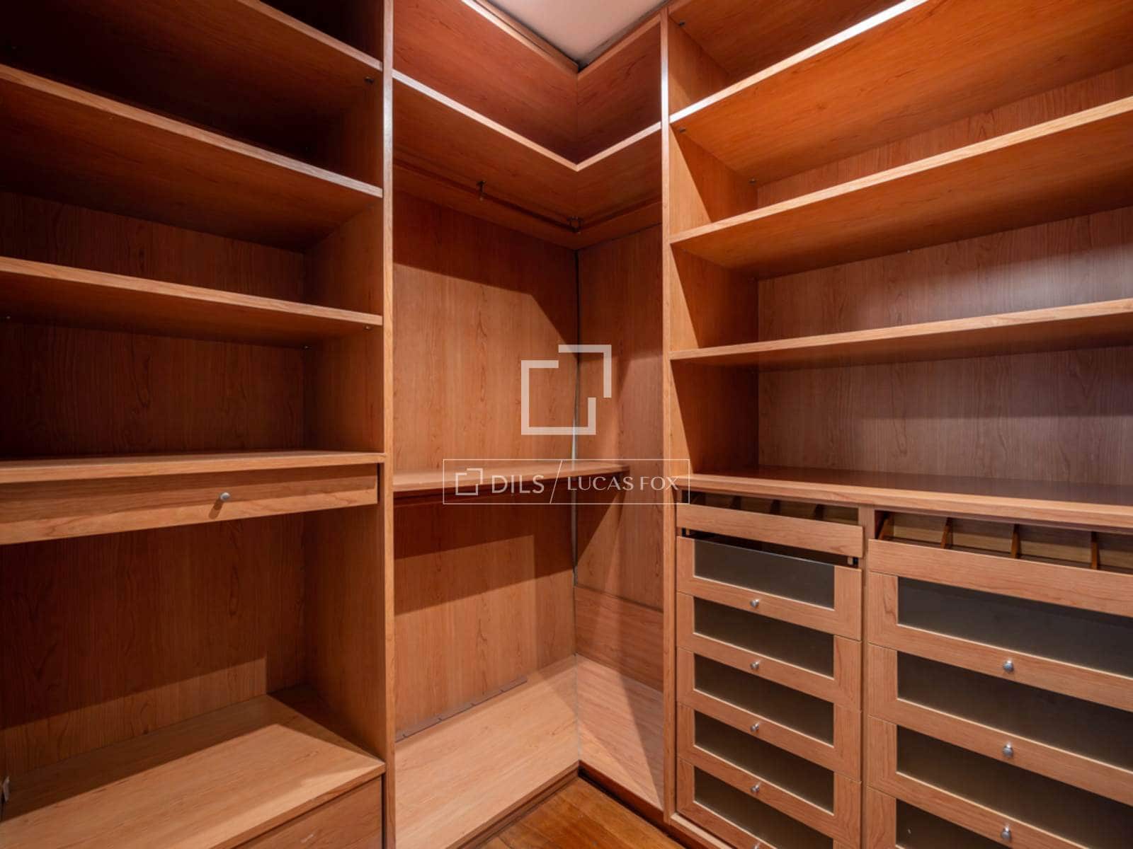 7 slaapkamer Villa te koop in San Sebastian de los Reyes met zwembad garage - € 2.100.000 (Ref: 9819553)