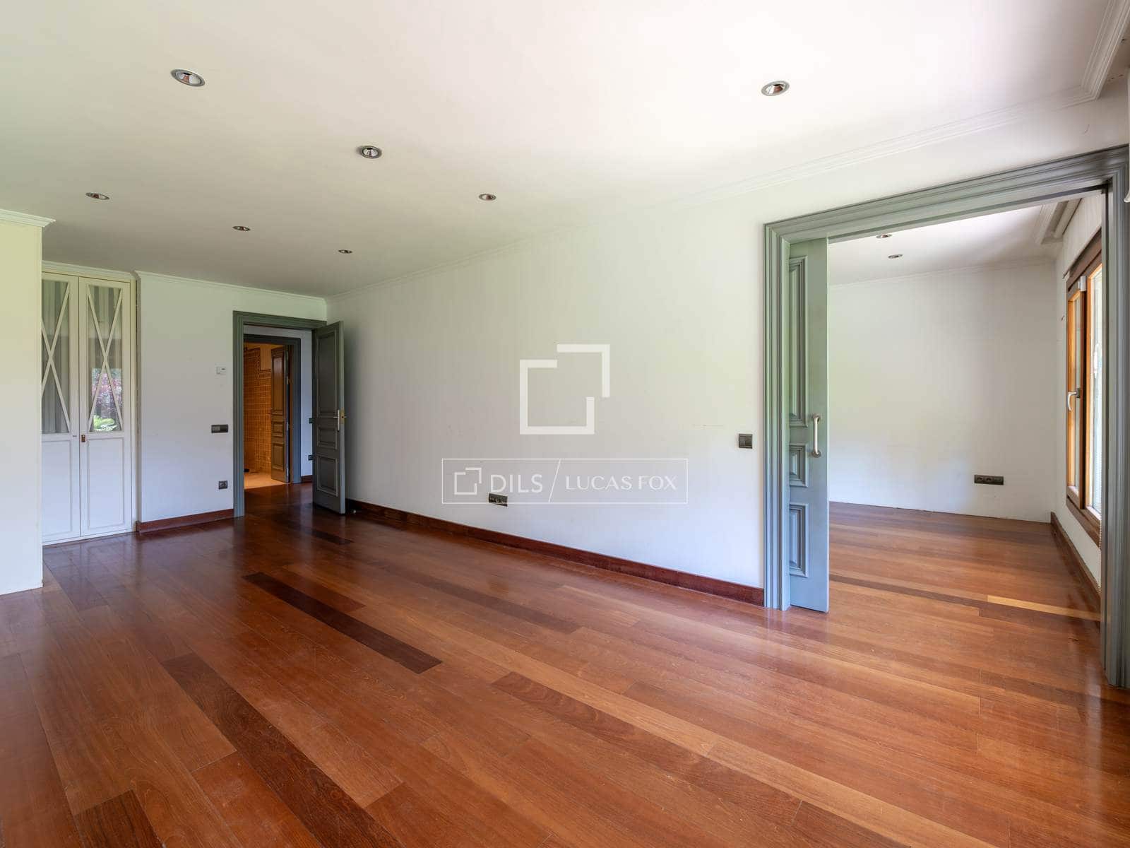 7 slaapkamer Villa te koop in San Sebastian de los Reyes met zwembad garage - € 2.100.000 (Ref: 9819553)