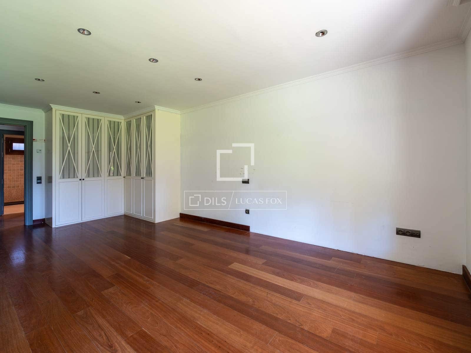 7 slaapkamer Villa te koop in San Sebastian de los Reyes met zwembad garage - € 2.100.000 (Ref: 9819553)