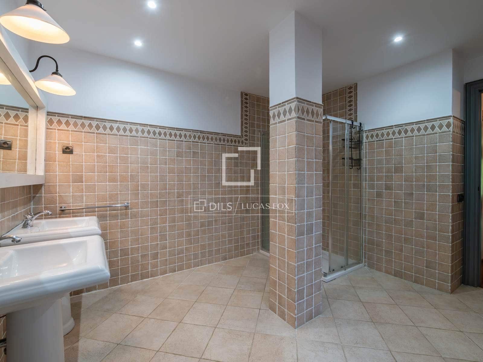 7 slaapkamer Villa te koop in San Sebastian de los Reyes met zwembad garage - € 2.100.000 (Ref: 9819553)