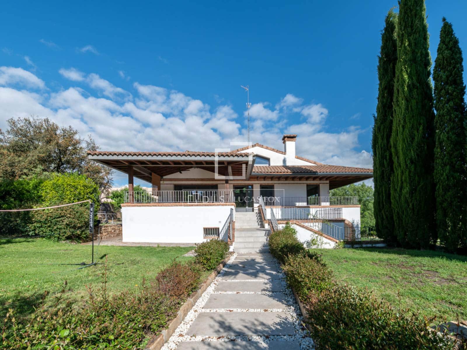 7 slaapkamer Villa te koop in San Sebastian de los Reyes met zwembad garage - € 2.100.000 (Ref: 9819553)