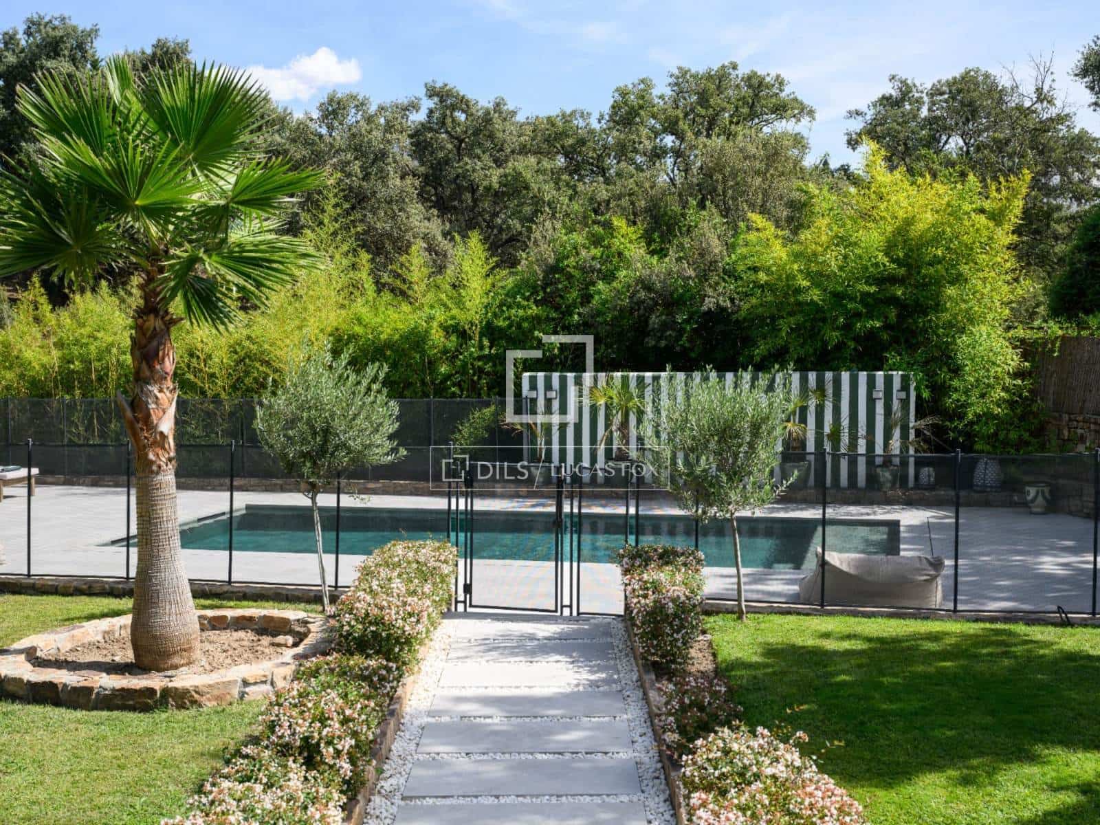 7 soverom Villa til salgs i San Sebastian de los Reyes med svømmebasseng garasje - € 2 100 000 (Ref: 9819553)