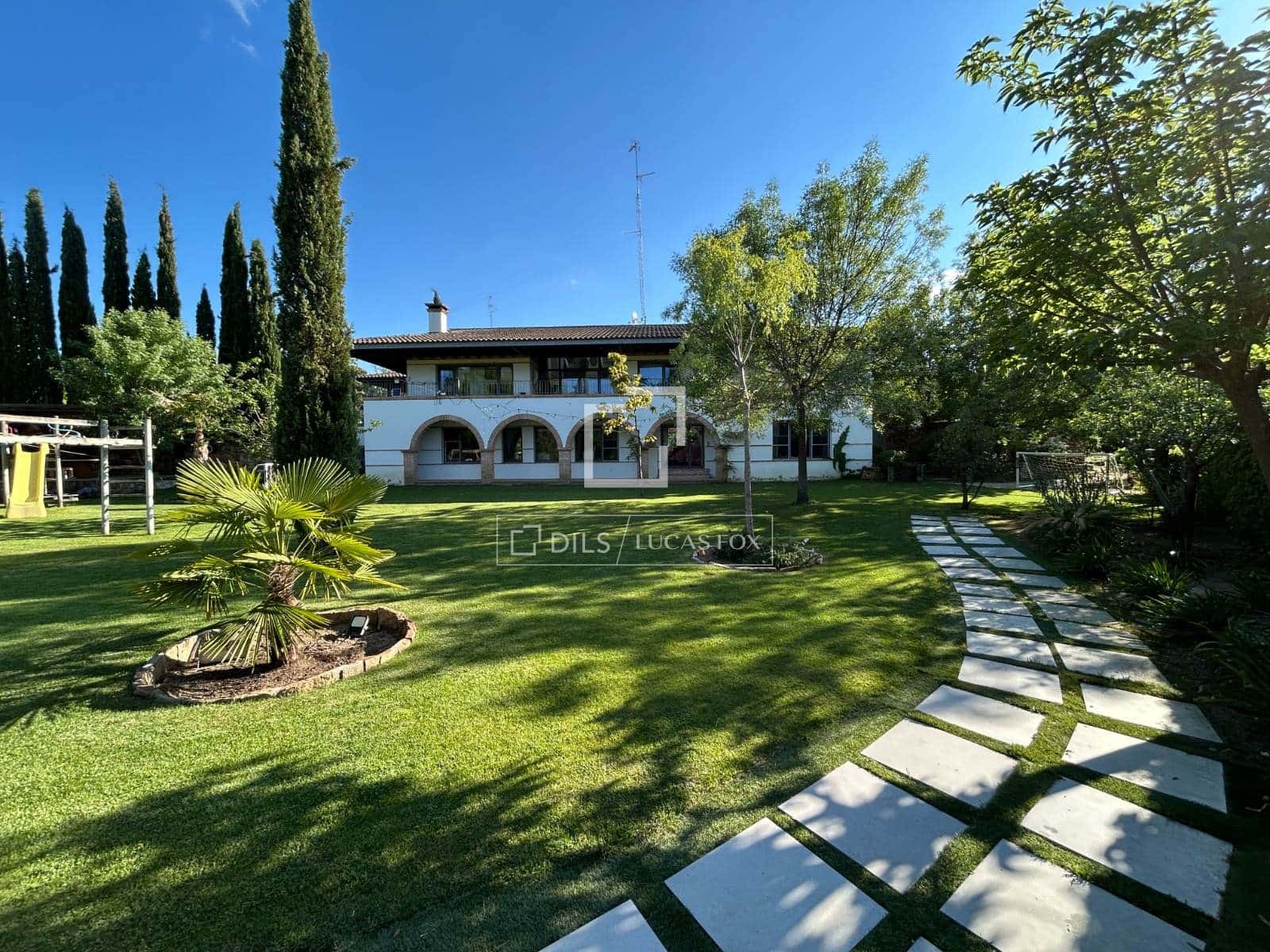 7 soverom Villa til salgs i San Sebastian de los Reyes med svømmebasseng garasje - € 2 100 000 (Ref: 9819553)