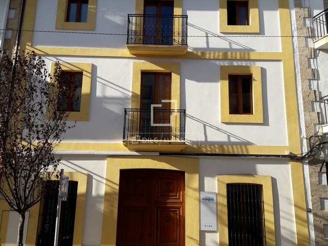 8 bedroom Villa for sale in Javea / Xàbia - € 1,290,000 (Ref: 9821019)