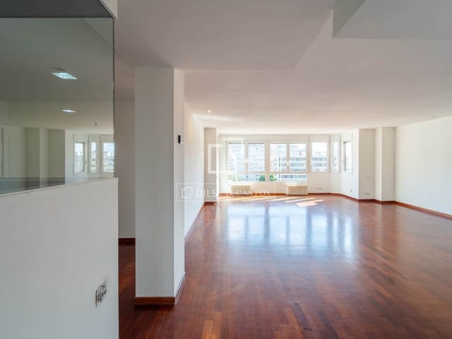 4 quarto Apartamento para arrendar em Valência cidade com garagem - 2 600 € (Ref: 9821020)