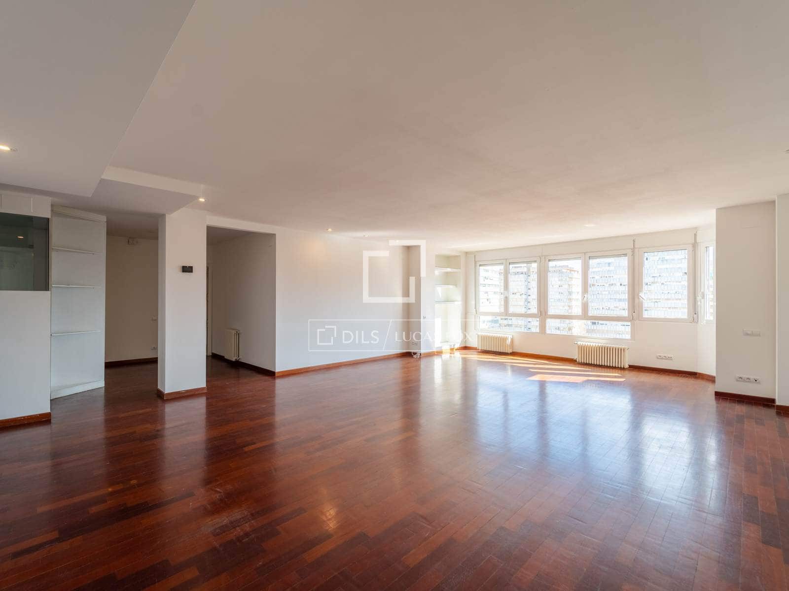 4 quarto Apartamento para arrendar em Valencia cidade com garagem - 2 600 € (Ref: 9821020)