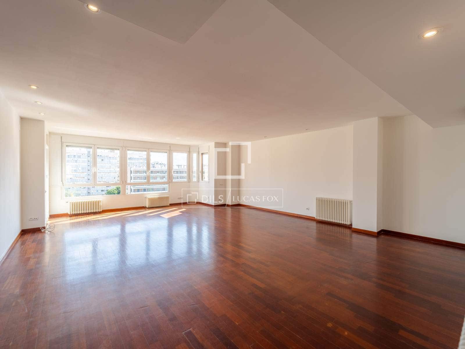 4 quarto Apartamento para arrendar em Valencia cidade com garagem - 2 600 € (Ref: 9821020)
