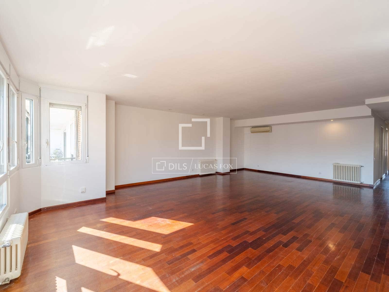4 quarto Apartamento para arrendar em Valencia cidade com garagem - 2 600 € (Ref: 9821020)