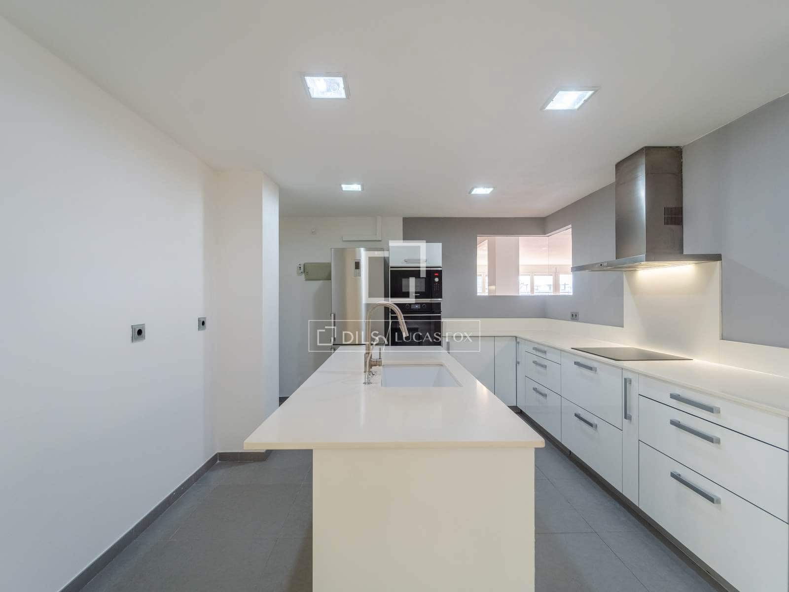 4 quarto Apartamento para arrendar em Valencia cidade com garagem - 2 600 € (Ref: 9821020)