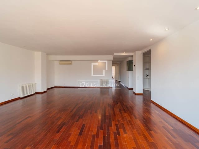 4 quarto Apartamento para arrendar em Valência cidade com garagem - 2 600 € (Ref: 9821020)