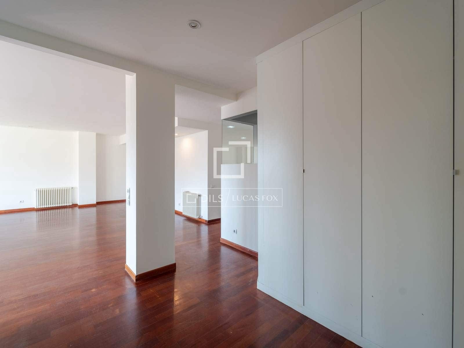 4 quarto Apartamento para arrendar em Valencia cidade com garagem - 2 600 € (Ref: 9821020)
