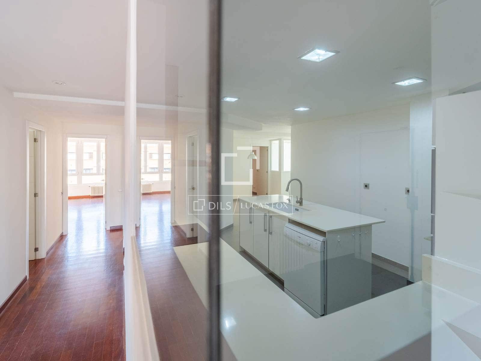 4 quarto Apartamento para arrendar em Valencia cidade com garagem - 2 600 € (Ref: 9821020)