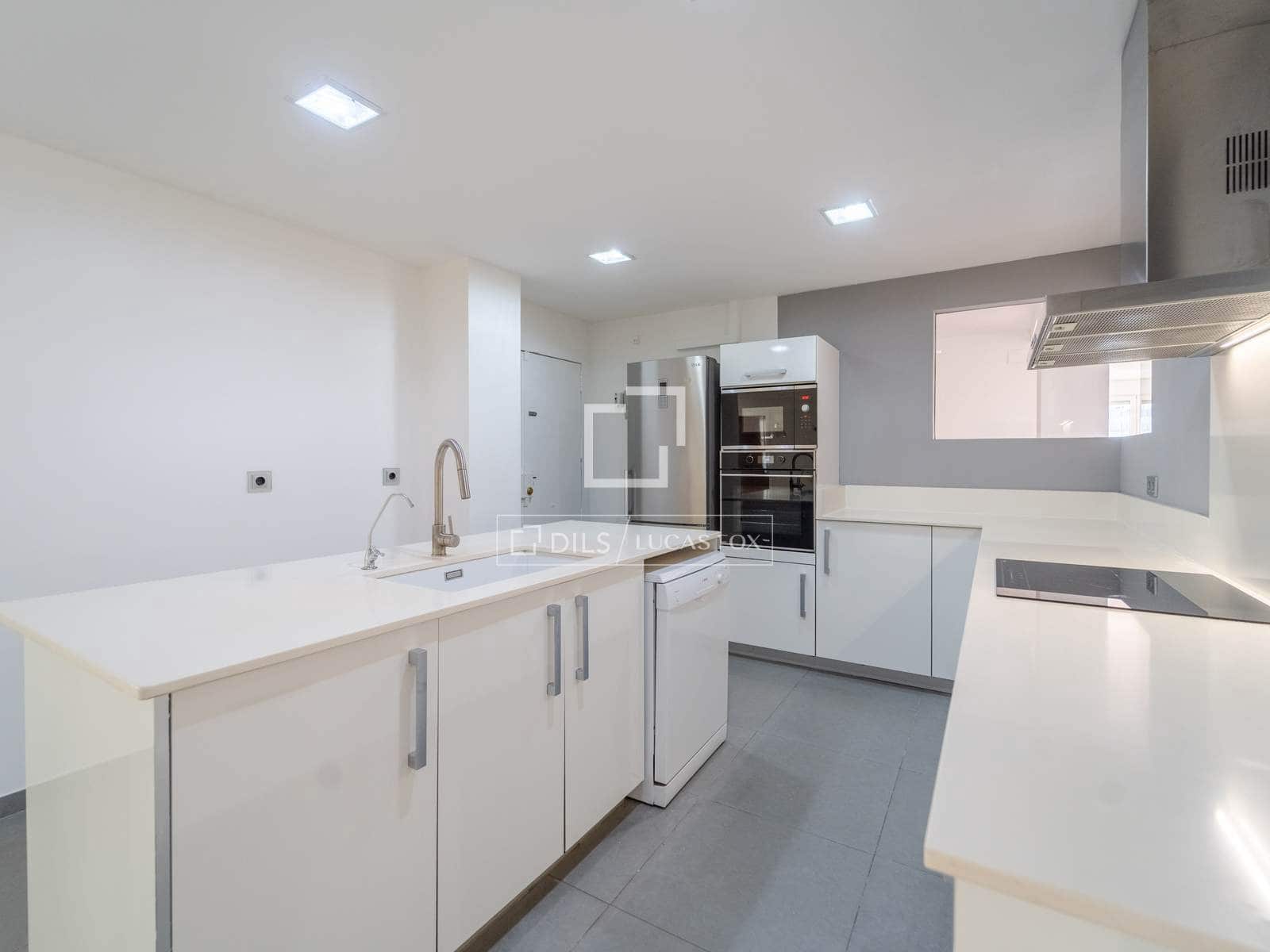 4 quarto Apartamento para arrendar em Valencia cidade com garagem - 2 600 € (Ref: 9821020)