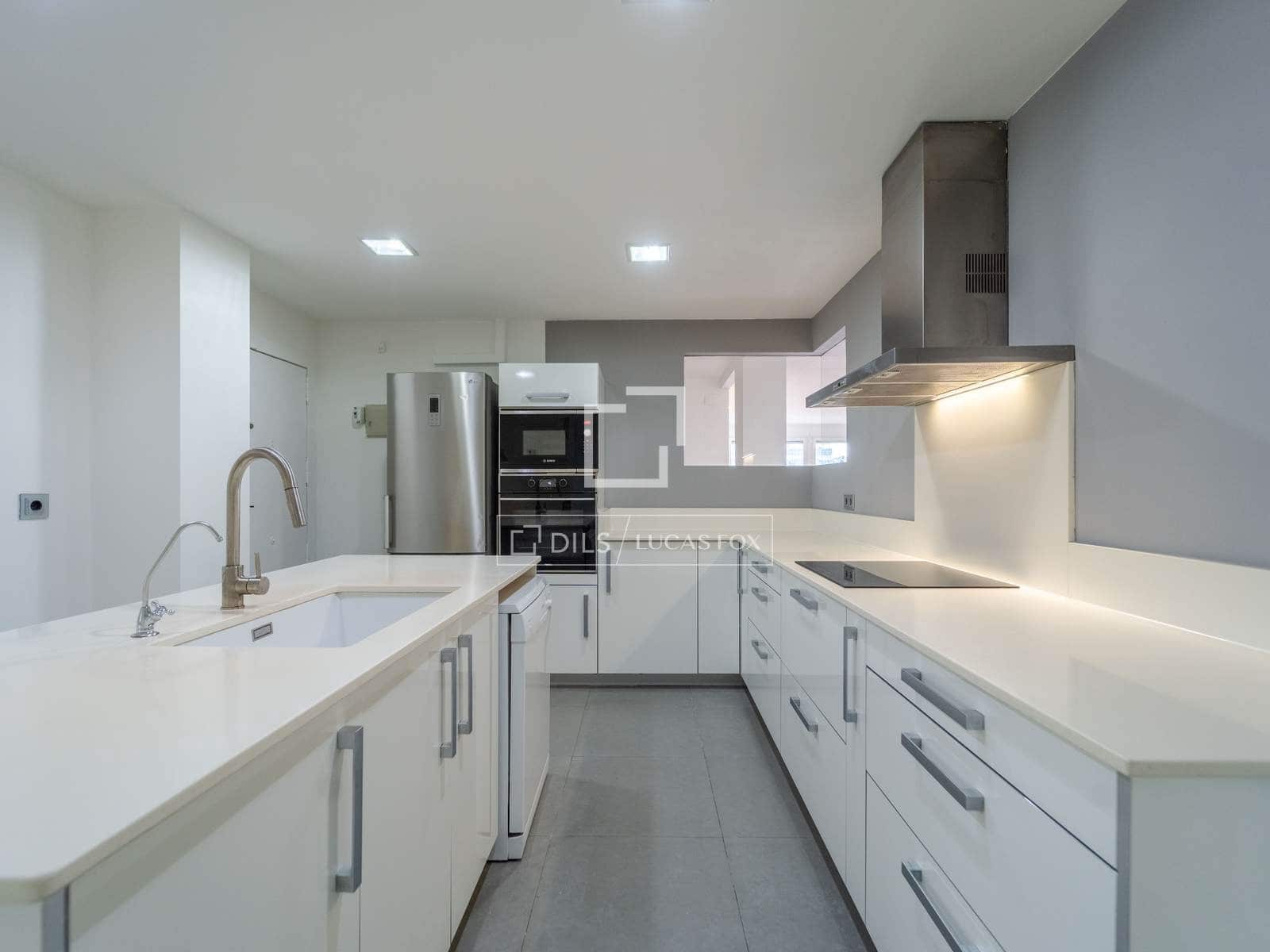 4 quarto Apartamento para arrendar em Valencia cidade com garagem - 2 600 € (Ref: 9821020)