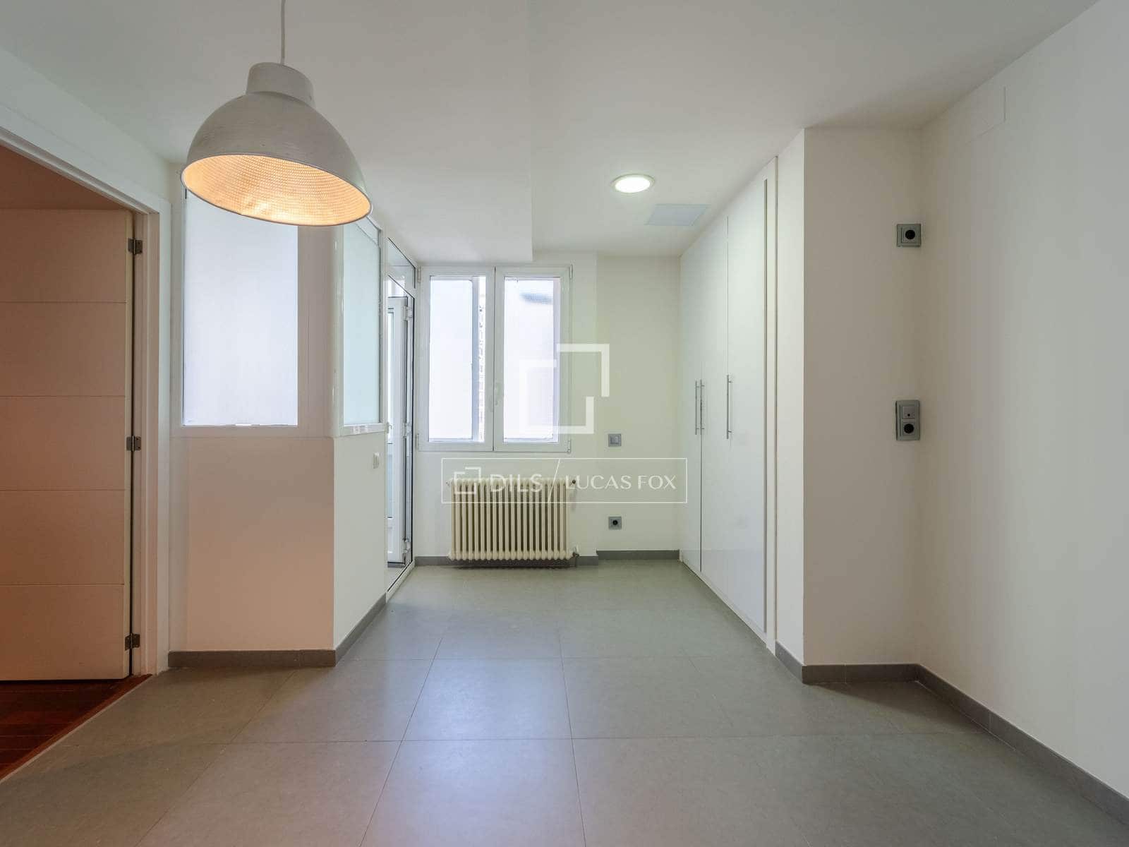 4 quarto Apartamento para arrendar em Valencia cidade com garagem - 2 600 € (Ref: 9821020)