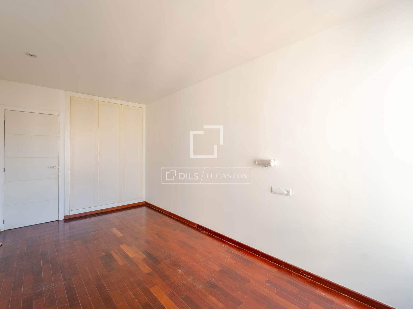 4 quarto Apartamento para arrendar em Valencia cidade com garagem - 2 600 € (Ref: 9821020)