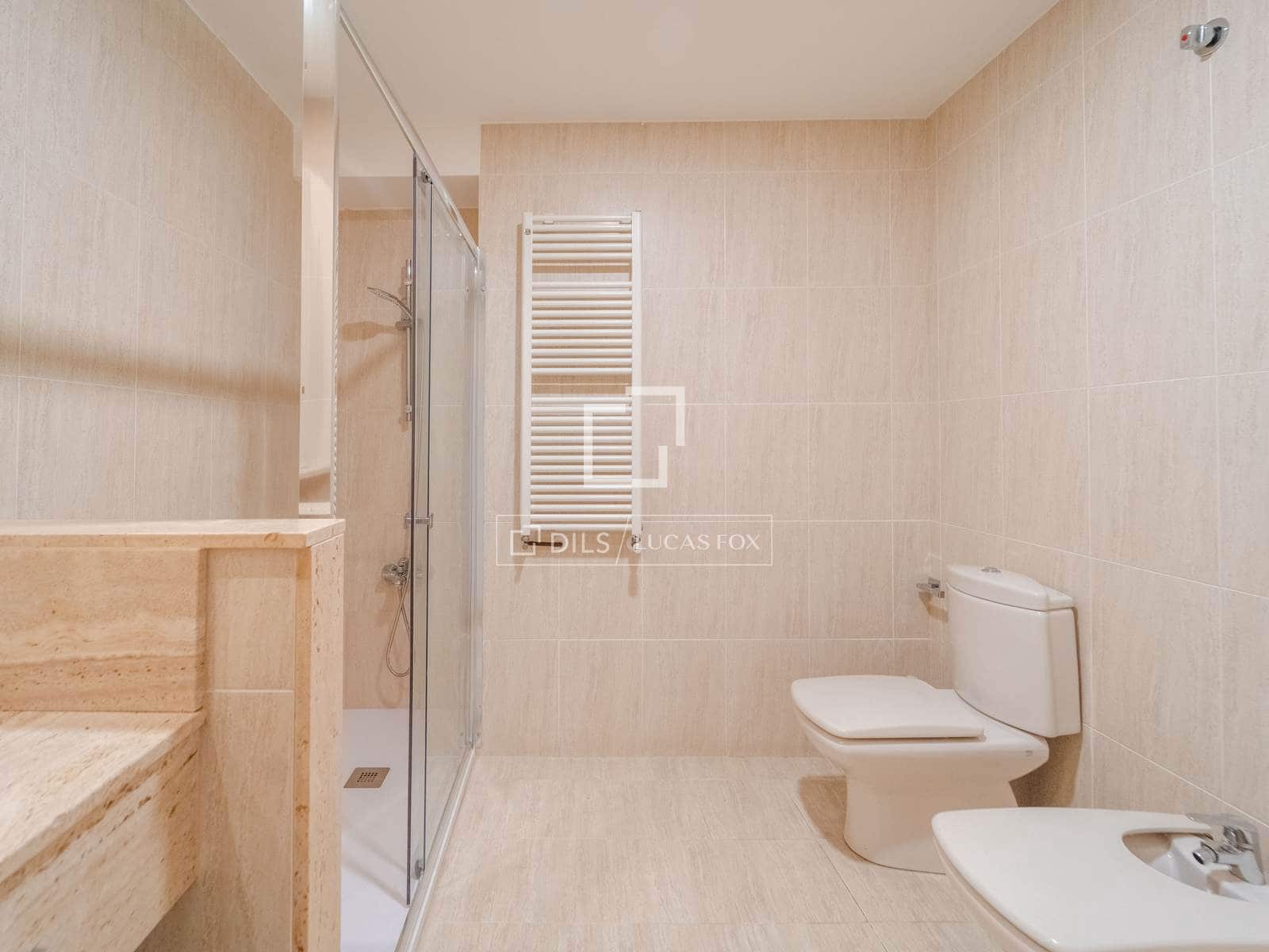 4 quarto Apartamento para arrendar em Valencia cidade com garagem - 2 600 € (Ref: 9821020)