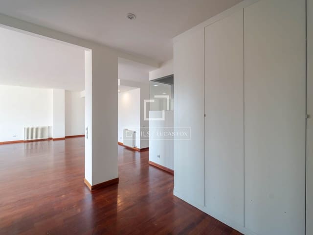 4 quarto Apartamento para arrendar em Valência cidade com garagem - 2 600 € (Ref: 9821020)