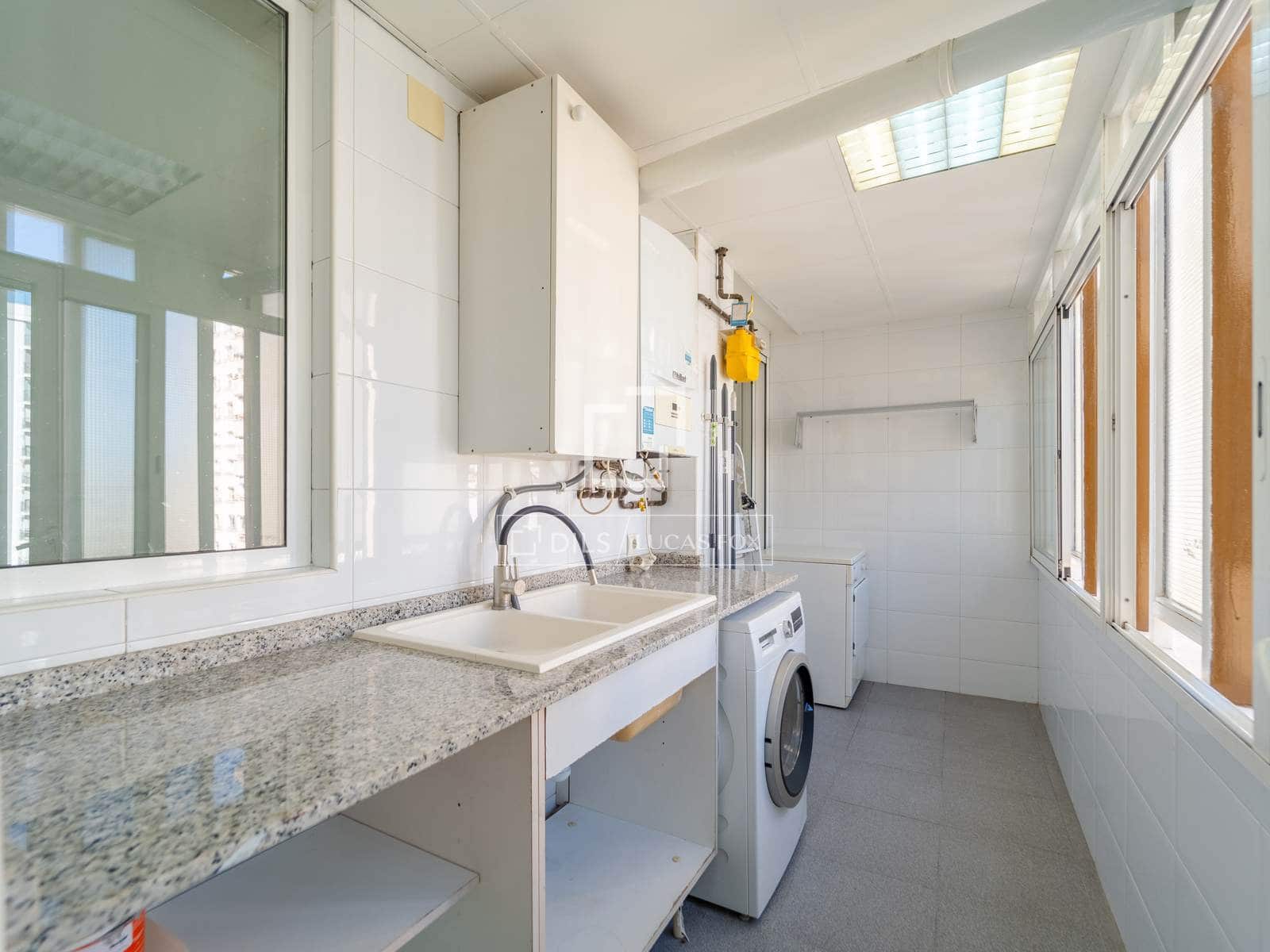 4 quarto Apartamento para arrendar em Valencia cidade com garagem - 2 600 € (Ref: 9821020)
