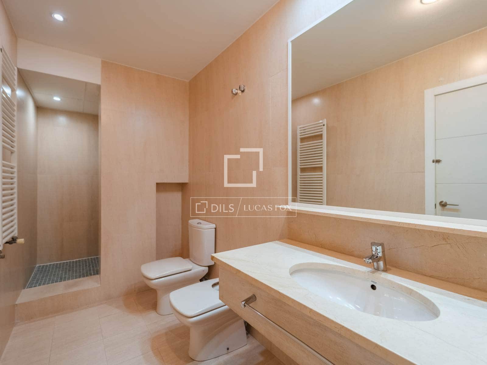 4 quarto Apartamento para arrendar em Valencia cidade com garagem - 2 600 € (Ref: 9821020)