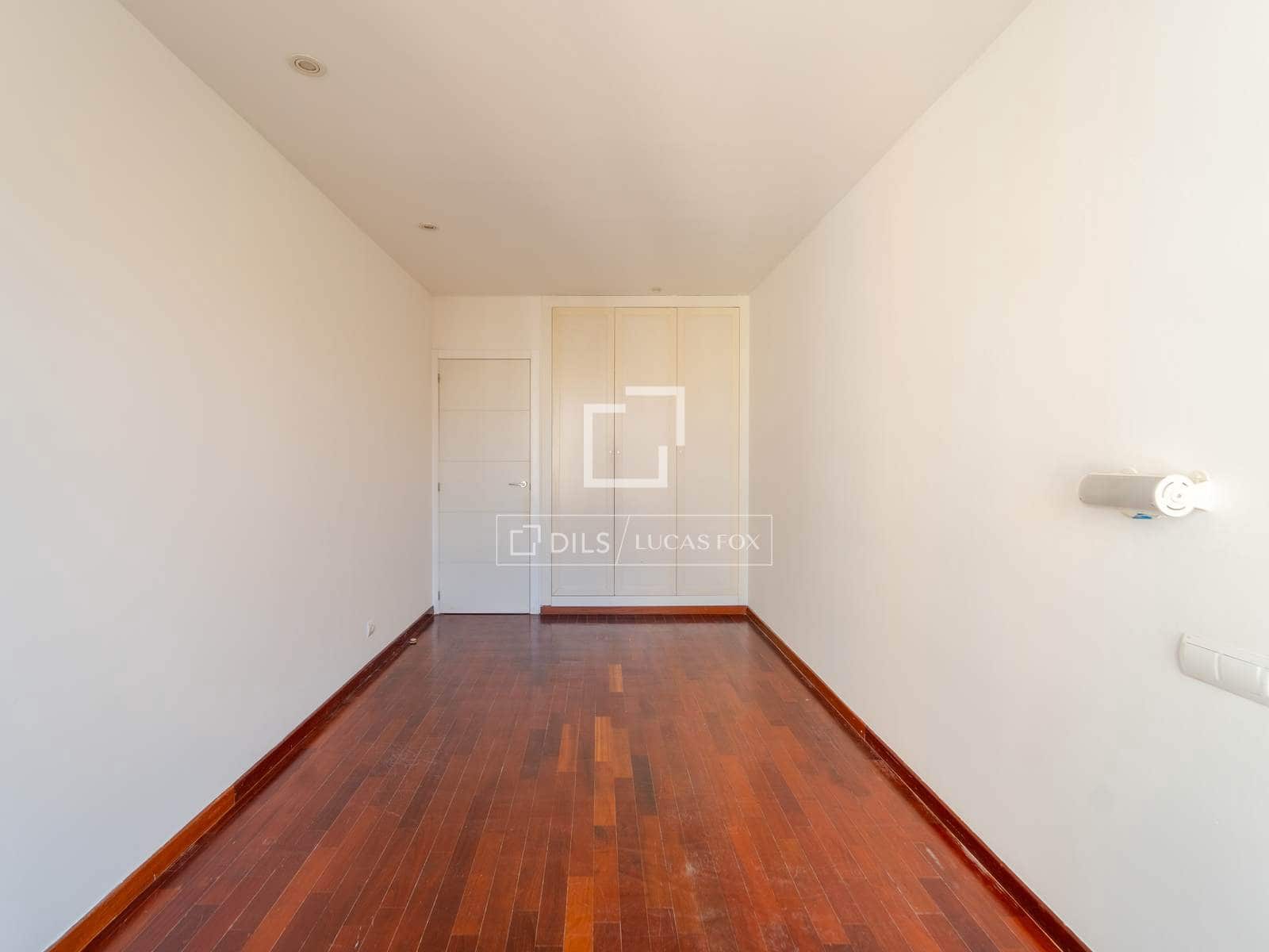 4 quarto Apartamento para arrendar em Valencia cidade com garagem - 2 600 € (Ref: 9821020)