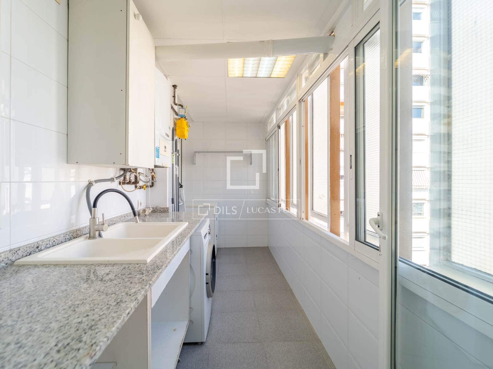 4 quarto Apartamento para arrendar em Valencia cidade com garagem - 2 600 € (Ref: 9821020)