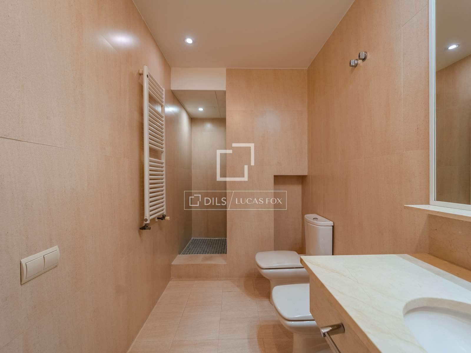 4 quarto Apartamento para arrendar em Valencia cidade com garagem - 2 600 € (Ref: 9821020)