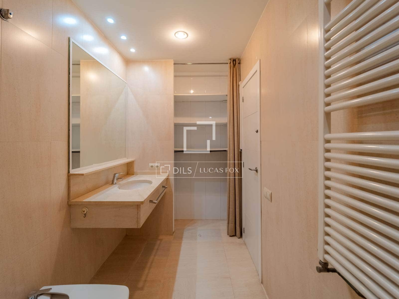 4 quarto Apartamento para arrendar em Valencia cidade com garagem - 2 600 € (Ref: 9821020)