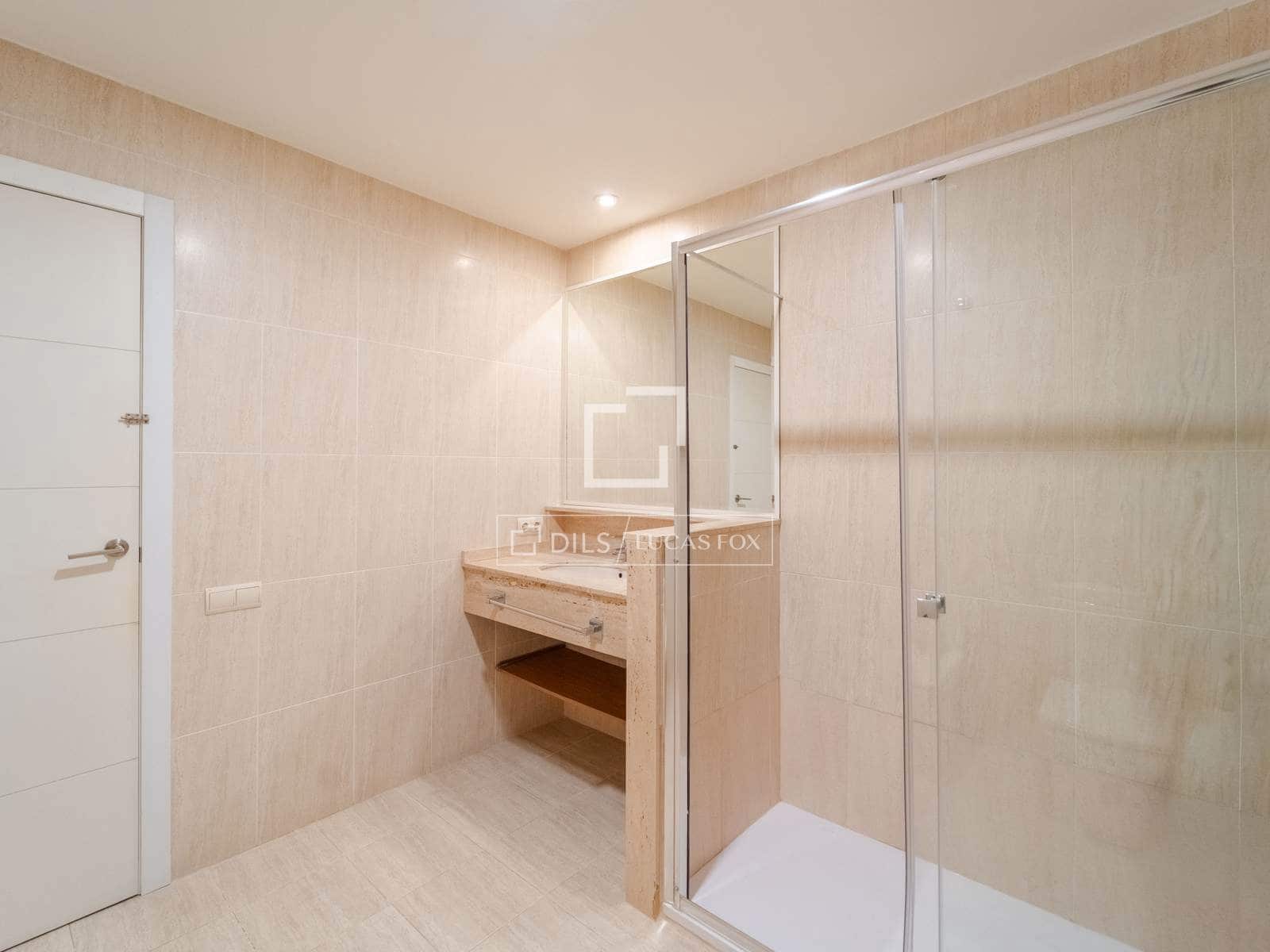 4 quarto Apartamento para arrendar em Valencia cidade com garagem - 2 600 € (Ref: 9821020)