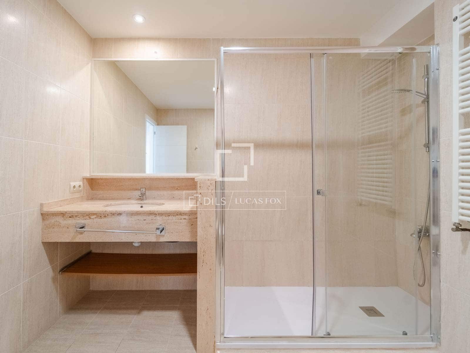 4 quarto Apartamento para arrendar em Valencia cidade com garagem - 2 600 € (Ref: 9821020)
