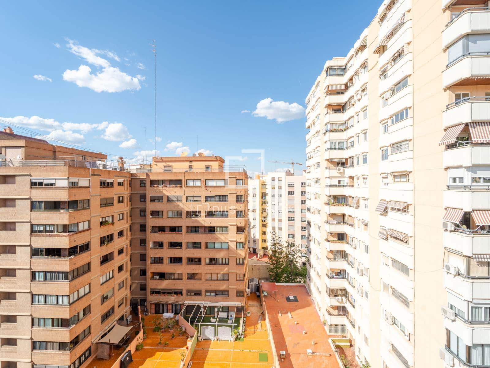4 quarto Apartamento para arrendar em Valencia cidade com garagem - 2 600 € (Ref: 9821020)
