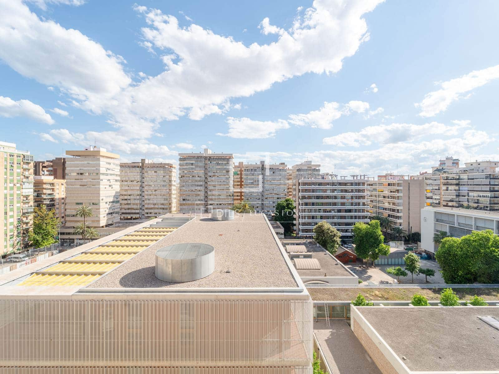 4 quarto Apartamento para arrendar em Valencia cidade com garagem - 2 600 € (Ref: 9821020)
