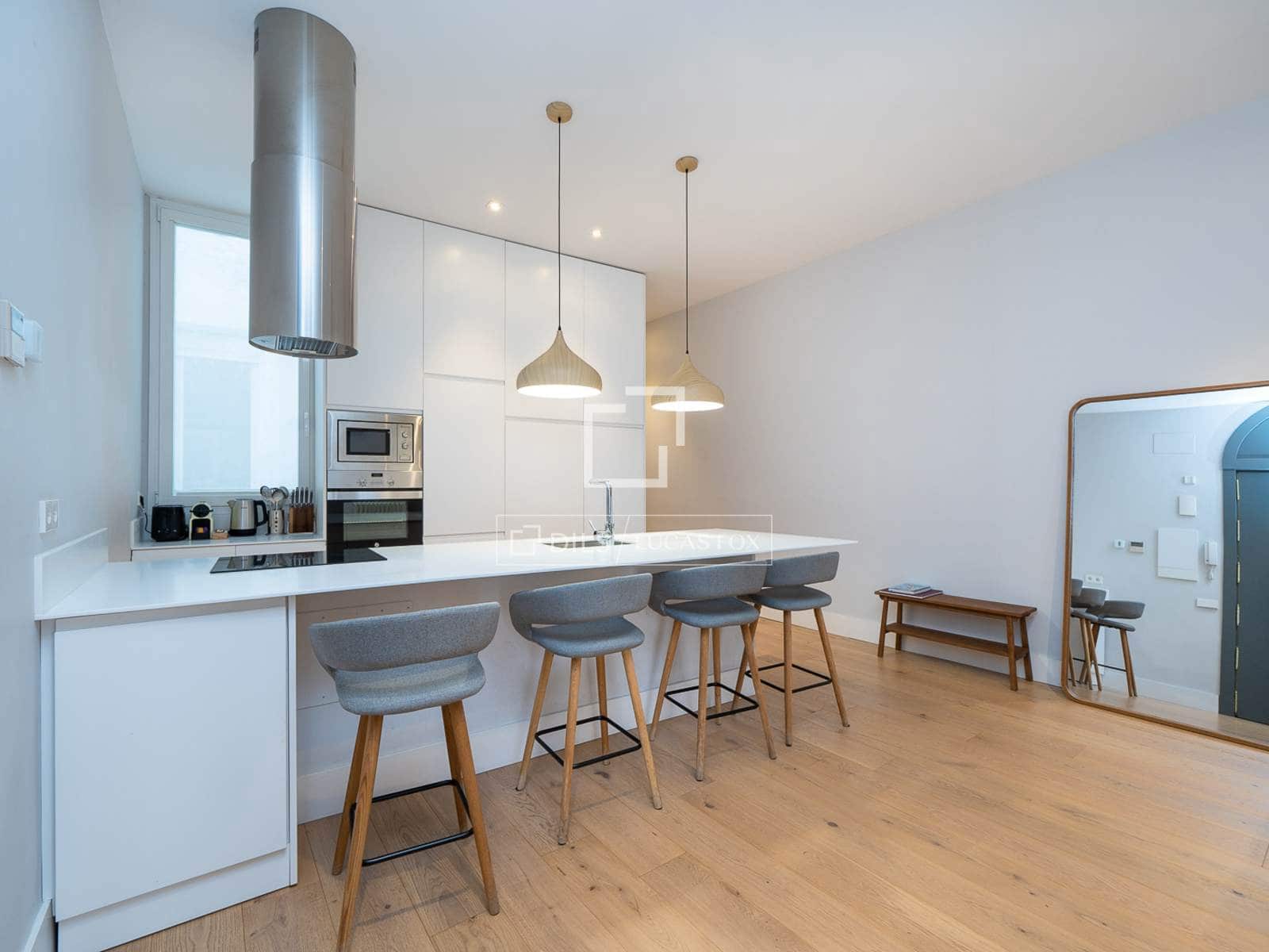 2 soveværelse Lejlighed til leje i Madrid by - € 3.800 (Ref: 9821359)