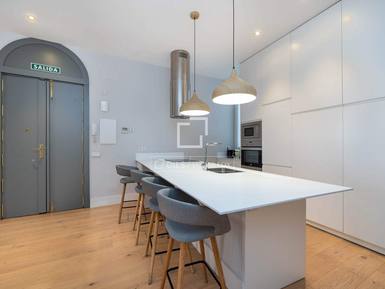 2 soveværelse Lejlighed til leje i Madrid by - € 3.800 (Ref: 9821359)