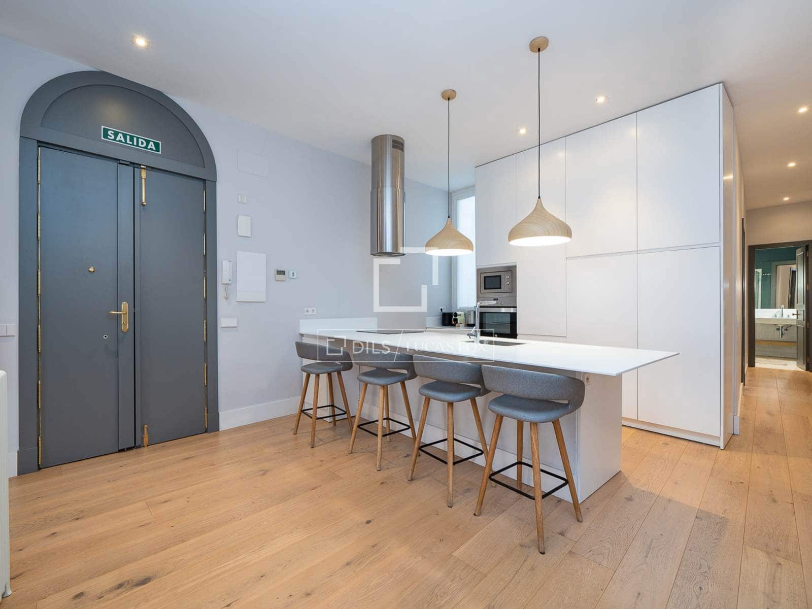 2 soveværelse Lejlighed til leje i Madrid by - € 3.800 (Ref: 9821359)