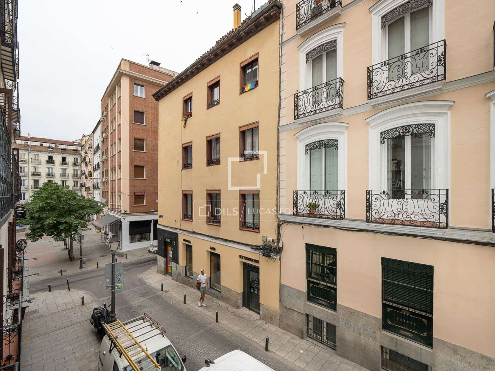 2 soveværelse Lejlighed til leje i Madrid by - € 3.800 (Ref: 9821359)