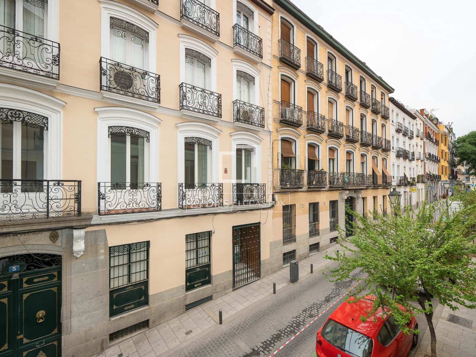 2 soveværelse Lejlighed til leje i Madrid by - € 3.800 (Ref: 9821359)