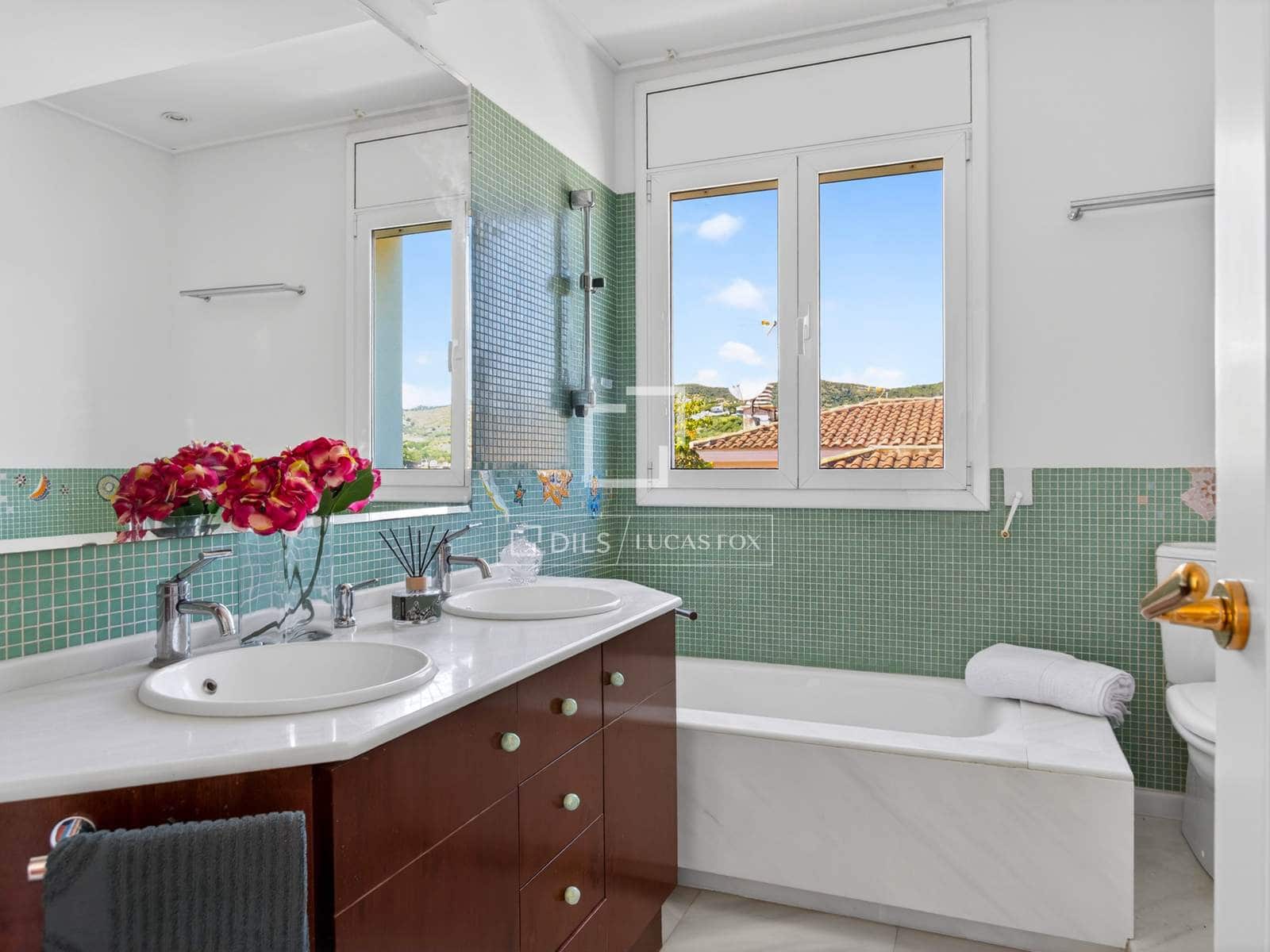 5 bedroom Villa for sale in Alella with pool garage - € 1,500,000 (Ref: 9821360)